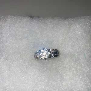 2 carat diamond wedding or engagement ring.